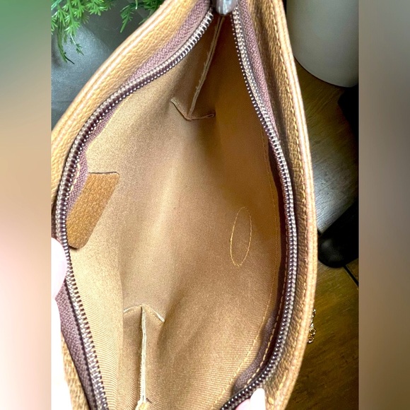 AUTHENTIC Gucci plus , gold tone  chain added for Crossbody option - Picture 4 of 13